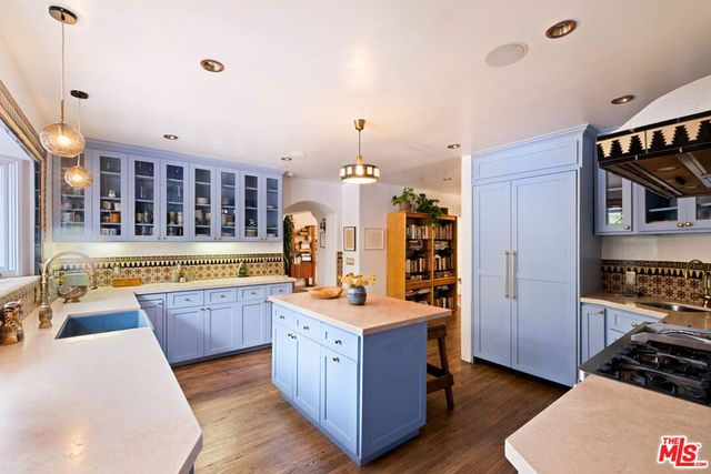 3700 Lowry Road, Los Angeles, CA 90027