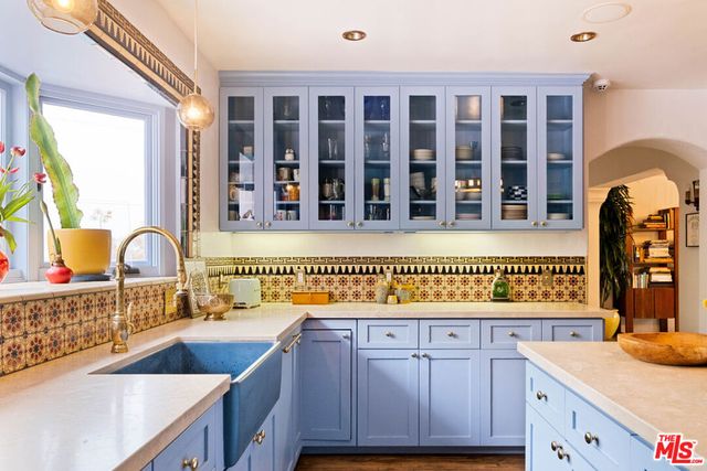3700 Lowry Road, Los Angeles, CA 90027