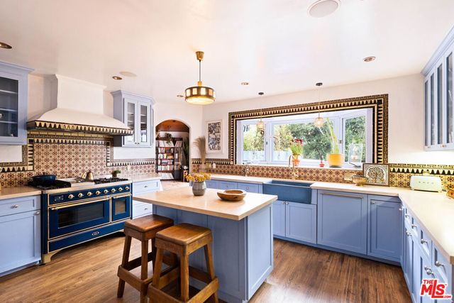 3700 Lowry Road, Los Angeles, CA 90027