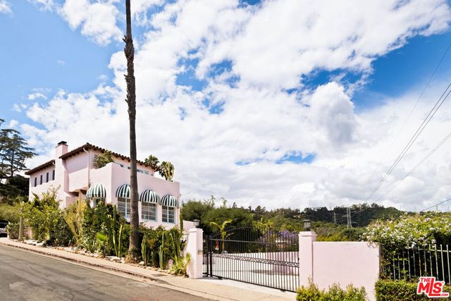 3700 Lowry Road, Los Angeles, CA 90027