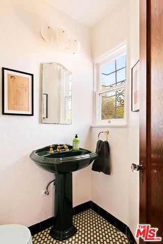3700 Lowry Road, Los Angeles, CA 90027
