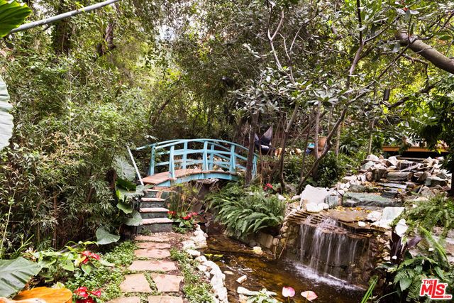 3700 Lowry Road, Los Angeles, CA 90027