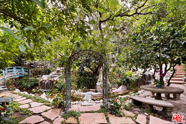 3700 Lowry Road, Los Angeles, CA 90027