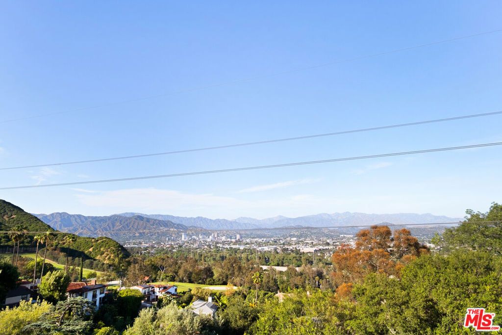 Image 40 of property listing at 3700 Lowry Road, Los Angeles, CA 90027