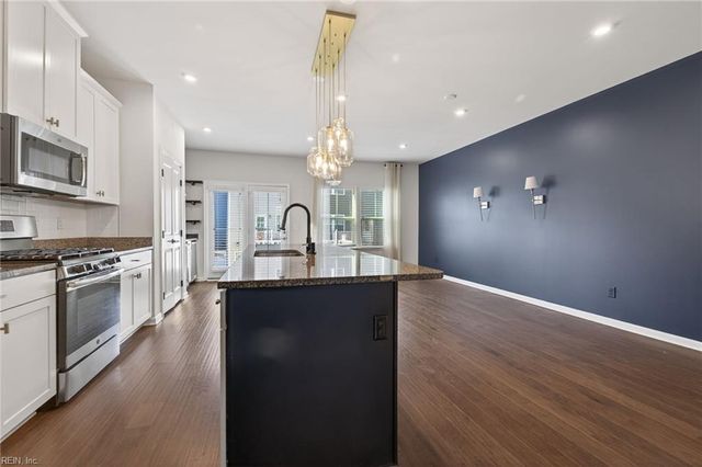 516 Clara LN, Virginia Beach, VA 23451