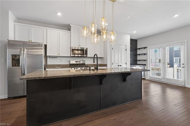 516 Clara LN, Virginia Beach, VA 23451