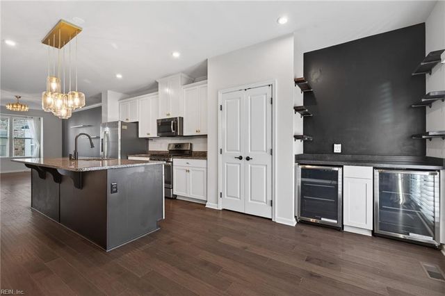 516 Clara LN, Virginia Beach, VA 23451