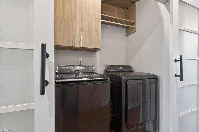 516 Clara LN, Virginia Beach, VA 23451