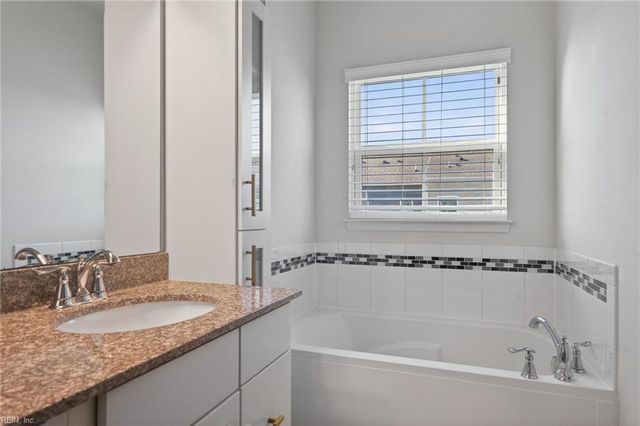 516 Clara LN, Virginia Beach, VA 23451