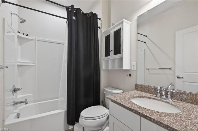 516 Clara LN, Virginia Beach, VA 23451