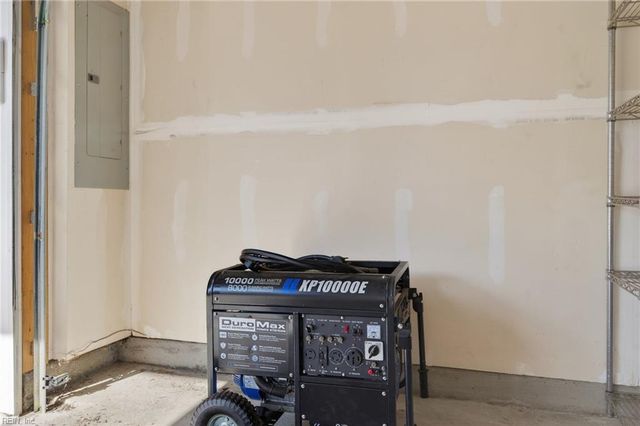 516 Clara LN, Virginia Beach, VA 23451