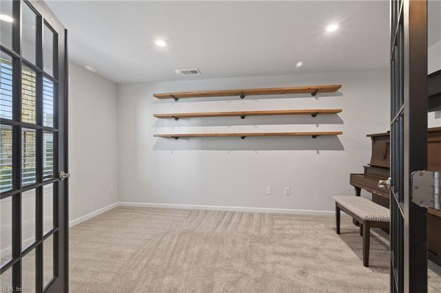 516 Clara LN, Virginia Beach, VA 23451