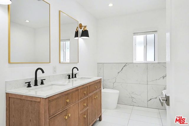 7832 Croydon Avenue, Los Angeles, CA 90045