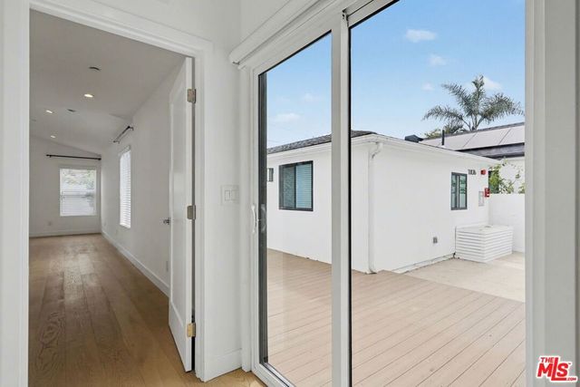 7832 Croydon Avenue, Los Angeles, CA 90045