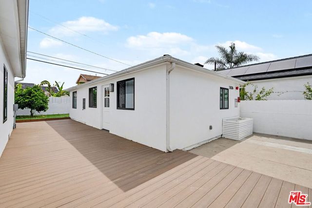 7832 Croydon Avenue, Los Angeles, CA 90045