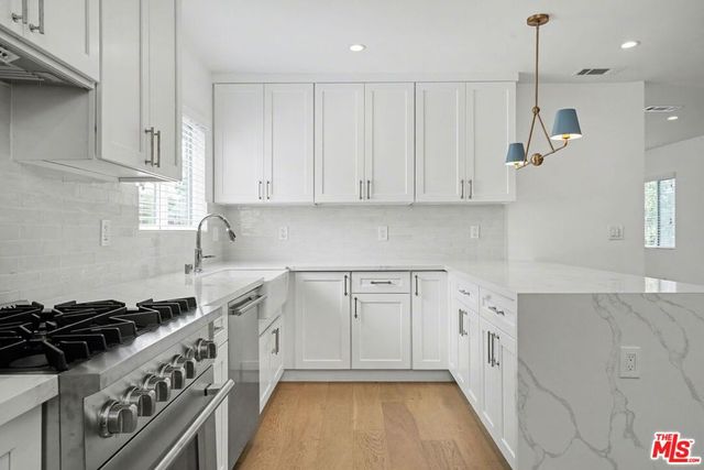 7832 Croydon Avenue, Los Angeles, CA 90045