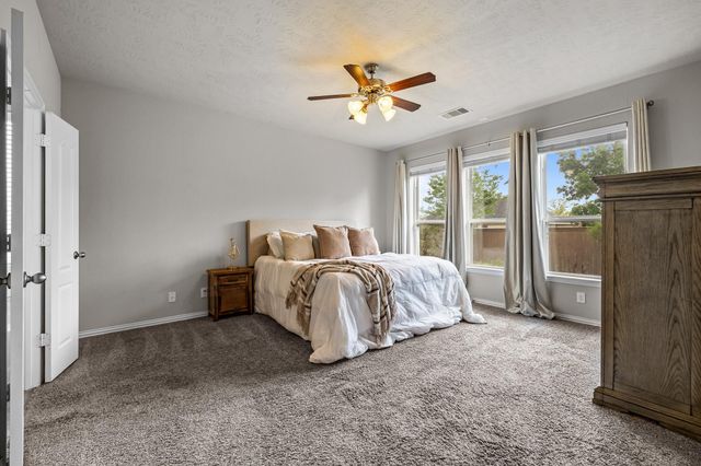 211 Meadow Ridge Way, Clute, TX 77531