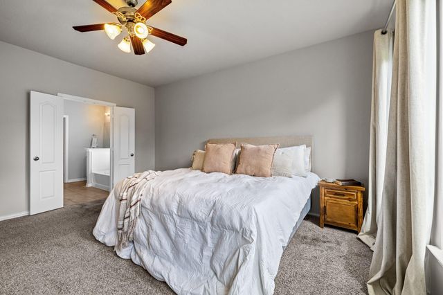 211 Meadow Ridge Way, Clute, TX 77531