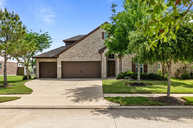 211 Meadow Ridge Way, Clute, TX 77531