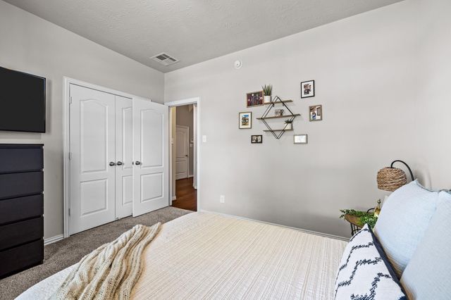 211 Meadow Ridge Way, Clute, TX 77531