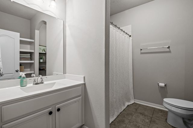211 Meadow Ridge Way, Clute, TX 77531