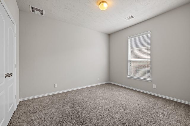 211 Meadow Ridge Way, Clute, TX 77531
