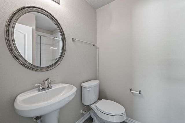 211 Meadow Ridge Way, Clute, TX 77531