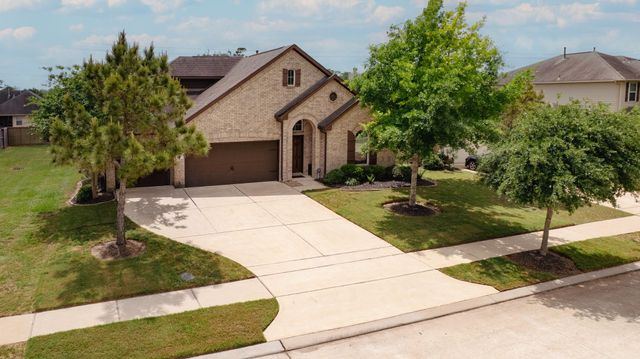 211 Meadow Ridge Way, Clute, TX 77531