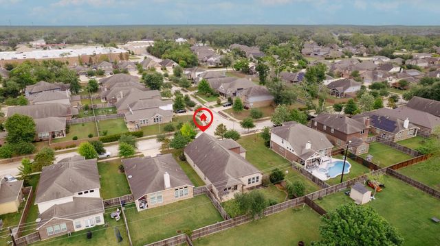 211 Meadow Ridge Way, Clute, TX 77531