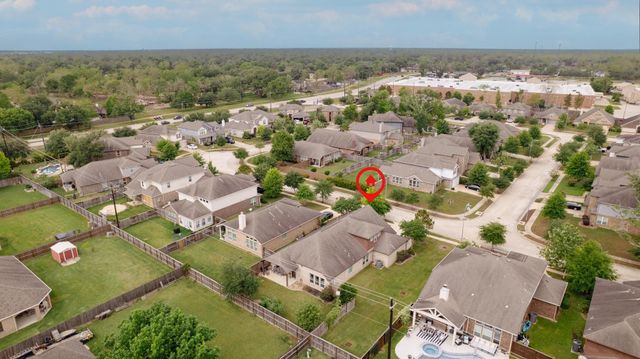 211 Meadow Ridge Way, Clute, TX 77531