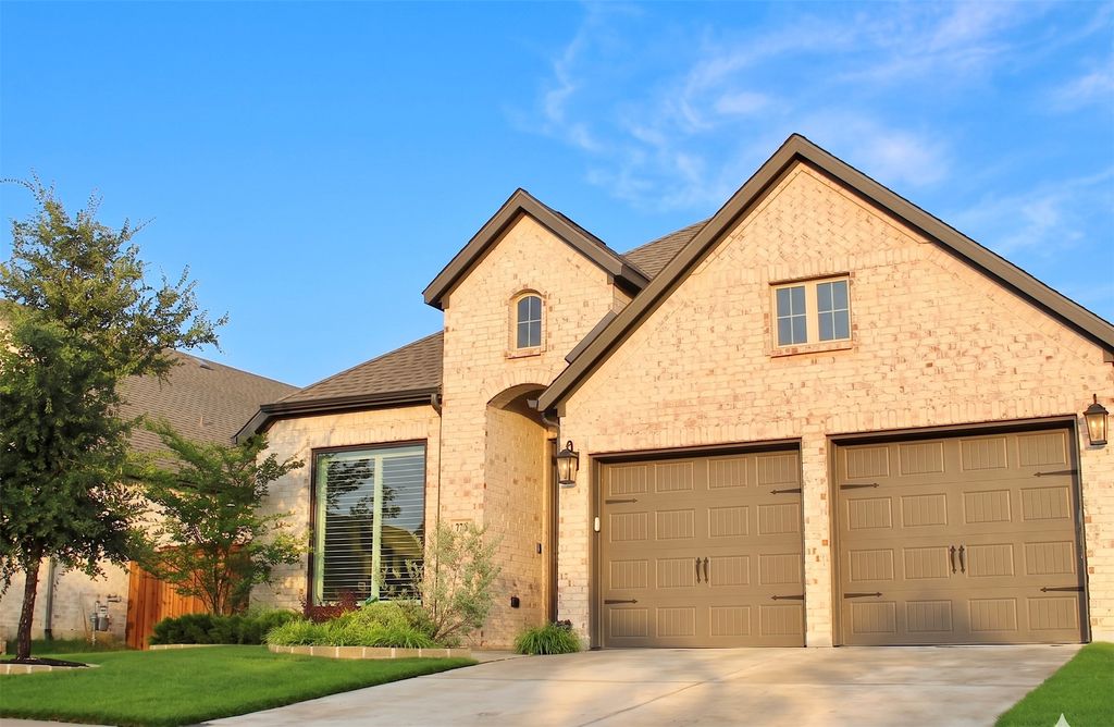 215 Buffalo Boulevard, Rhome, TX 76078