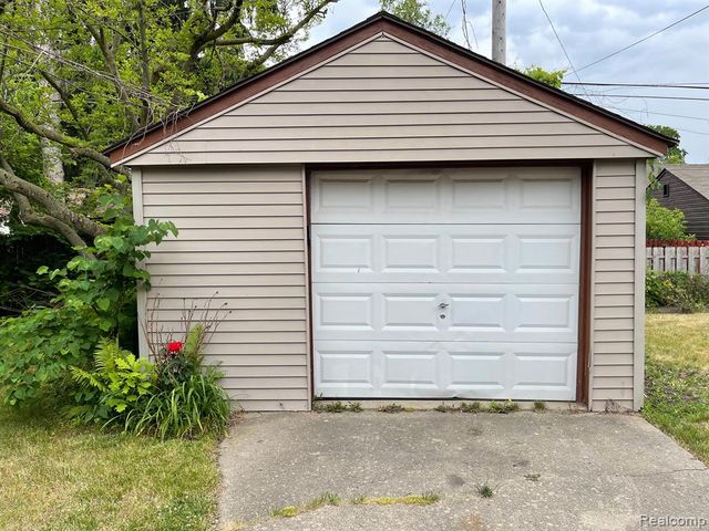 17543 Huntington Road, Detroit, MI 48219