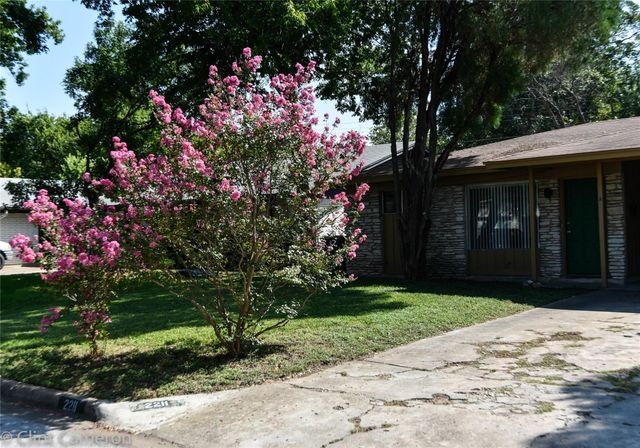 2211 Lanier DR A, Austin, TX 78757