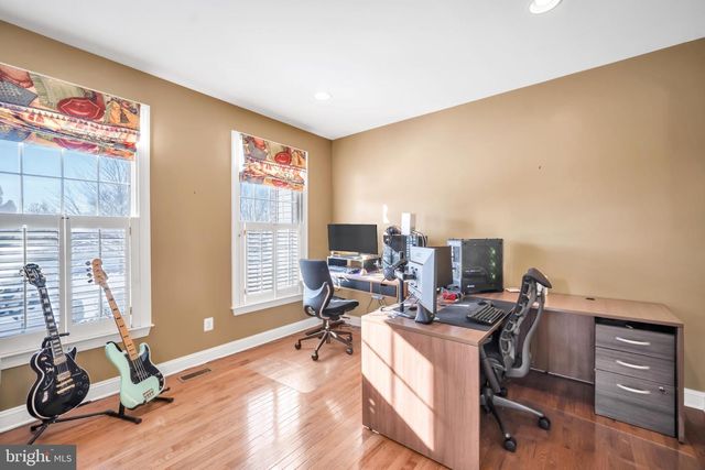 4 DORCHESTER LN, Newtown, PA 18940