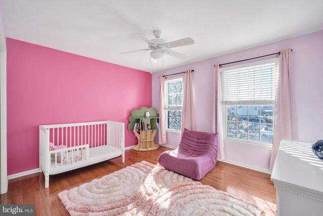 4 DORCHESTER LN, Newtown, PA 18940