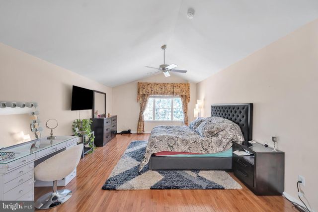 4 DORCHESTER LN, Newtown, PA 18940