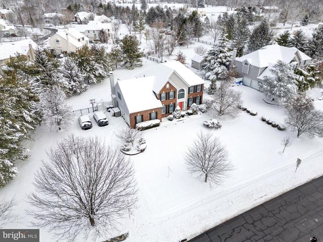 4 DORCHESTER LN, Newtown, PA 18940