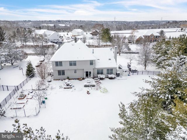 4 DORCHESTER LN, Newtown, PA 18940