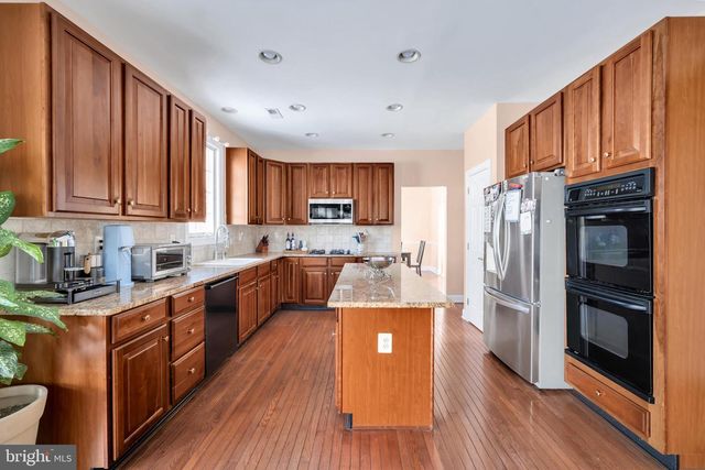 4 DORCHESTER LN, Newtown, PA 18940