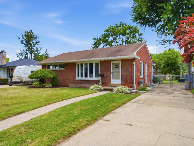 1005 N Esplanade Street, Mt Clemens, MI 48043