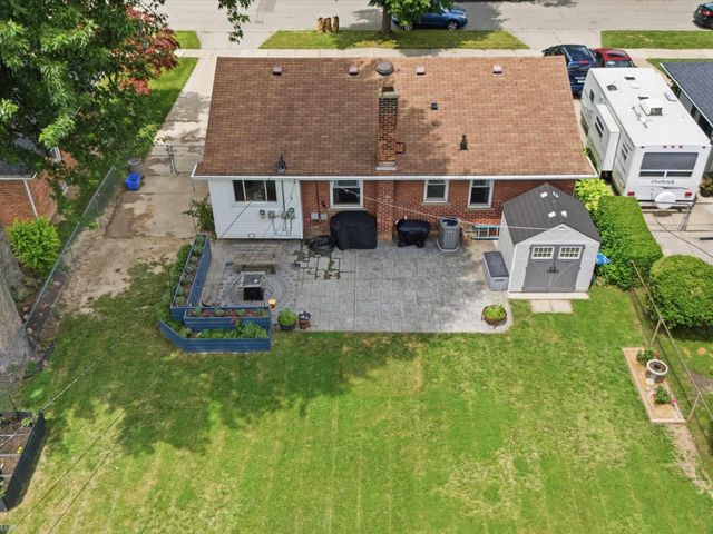 1005 N Esplanade Street, Mt Clemens, MI 48043