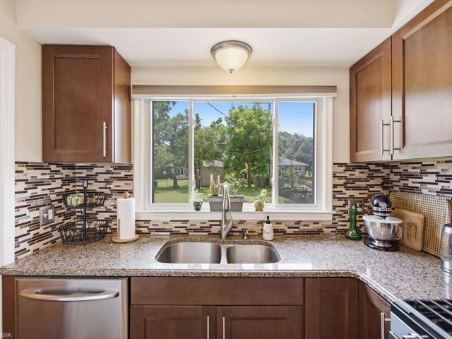 1005 N Esplanade Street, Mt Clemens, MI 48043
