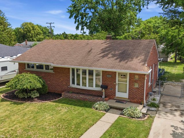 1005 N Esplanade Street, Mt Clemens, MI 48043