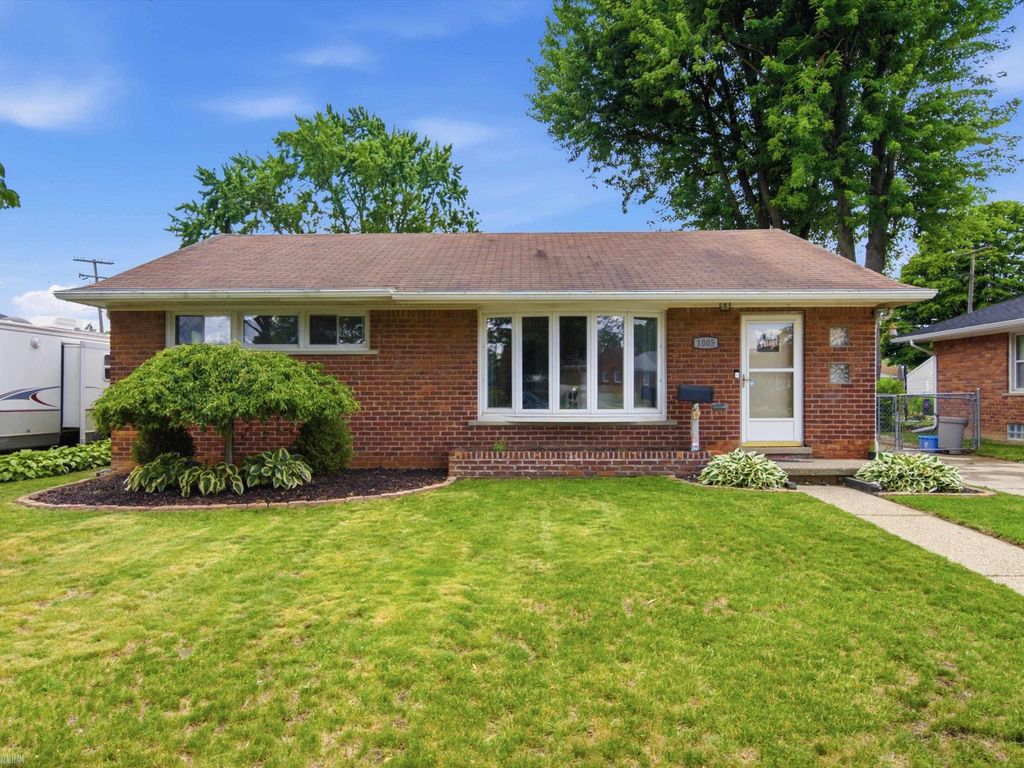 1005 N Esplanade Street, Mt Clemens, MI 48043