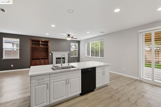 145 Warhol Way, Oakley, CA 94561