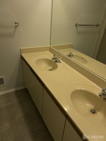 251 Hyde Park Road, Franklin, NJ 08873