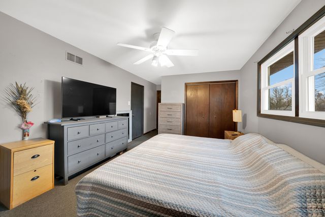 10732 S Meadow Lane, Palos Hills, IL 60465