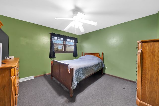 10732 S Meadow Lane, Palos Hills, IL 60465