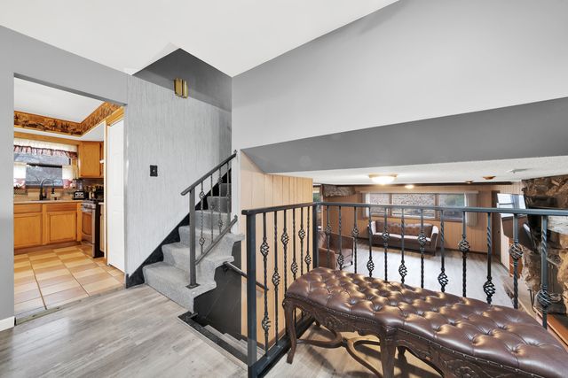 10732 S Meadow Lane, Palos Hills, IL 60465