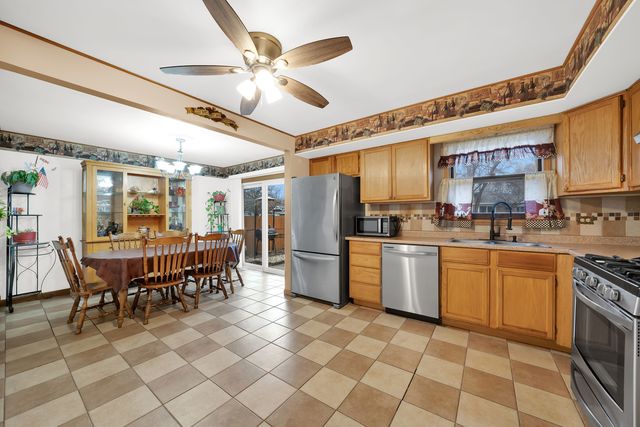 10732 S Meadow Lane, Palos Hills, IL 60465